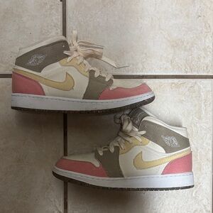 Nike Air Jordan 1 Mid SE GS Pastel Grind Vivid Green DJ0338-100 Size 6.5Y